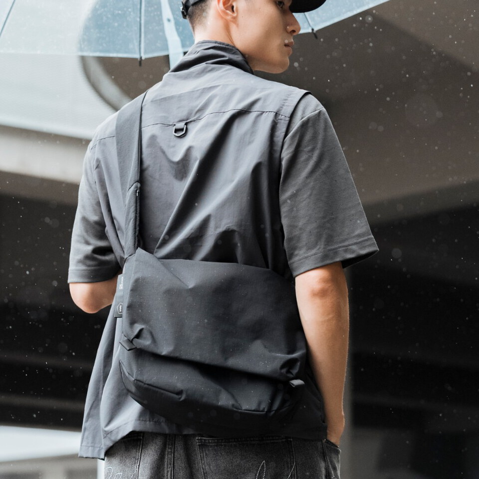 Essential 6.5L 隨行郵差包