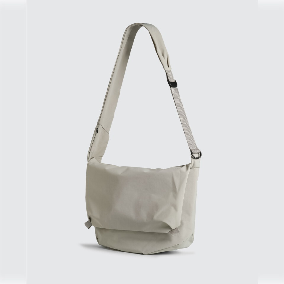 Essential 6.5L 隨行郵差包
