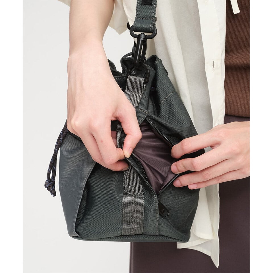 COP3030 防潑水拼接水桶包 (中)