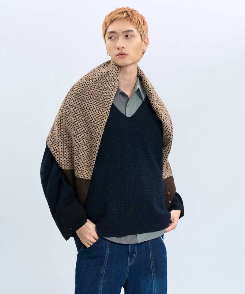 CRV0316-242 “Check Check” Knit Sweater V領針織衫