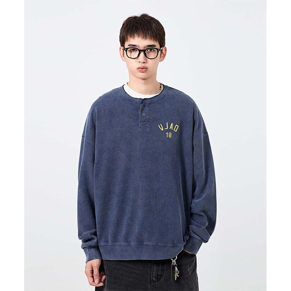 DMB0016-252 華夫格亨利領上衣 VLAD ARTWORK WAFFLE HENLEY NECK SWEATSHIRT