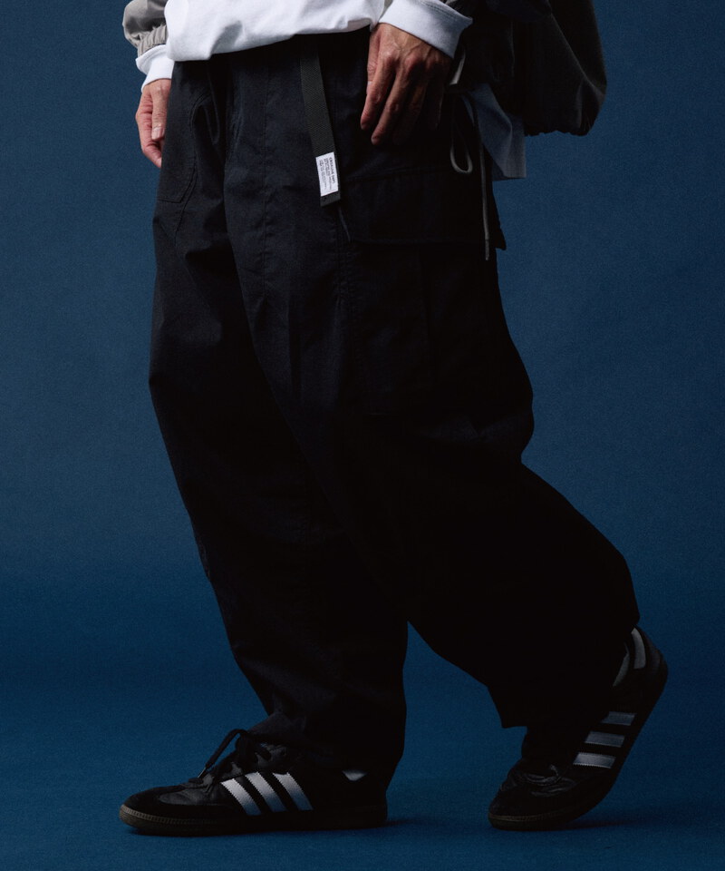 FLT1604-252 不對稱拼接錐型抗撕裂軍褲