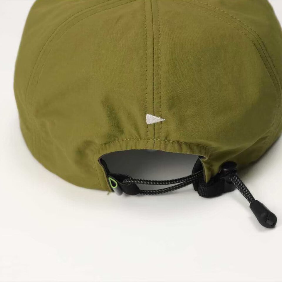 弧形 Logo 帽 Bend Banner Cap