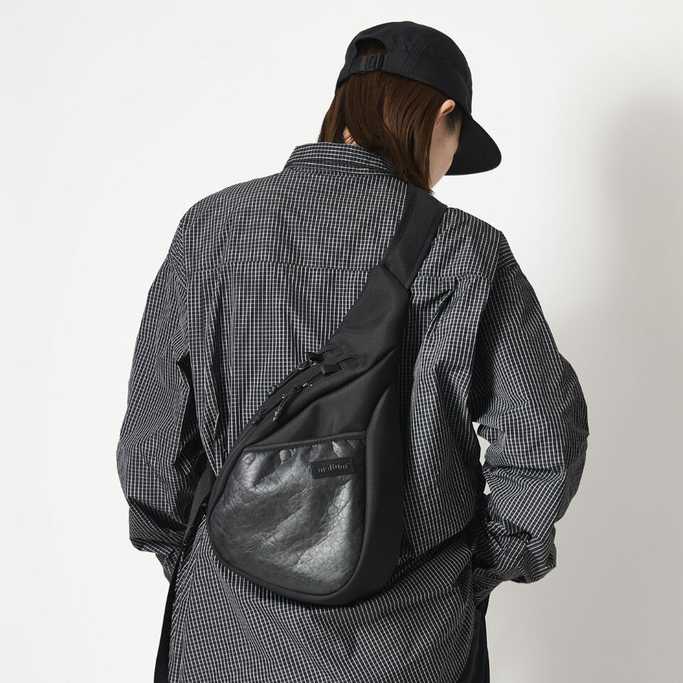 MLT3003-261 單肩斜背包 Tyvek ONESHOULDER BAG