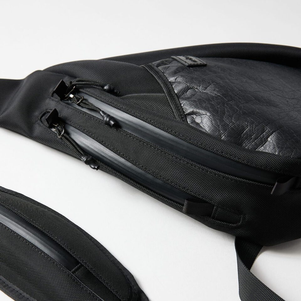 MLT3003-261 單肩斜背包 Tyvek ONESHOULDER BAG