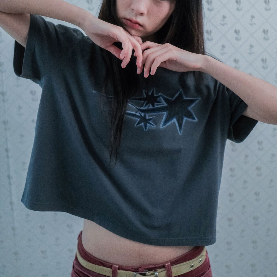 NGC0106-261 星星上衣 DRAWING 3STAR BIG CROP TEE