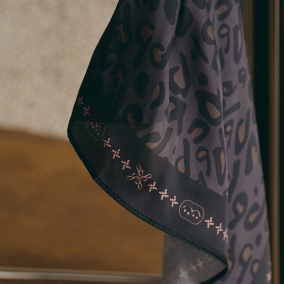 滿版印花方巾 LEOPARD BANDANA