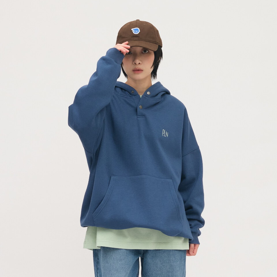 PLN00100-262 釦領半開襟帽TEE