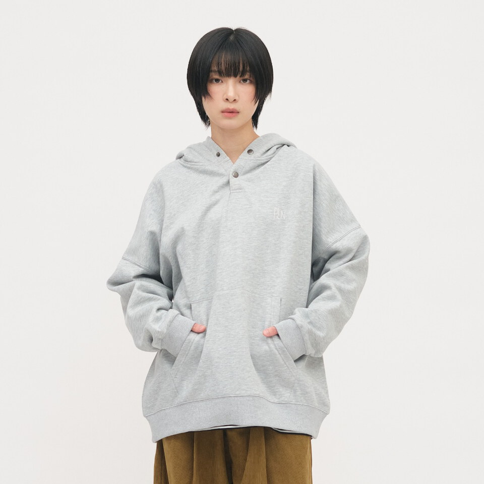 釦領半開襟帽TEE