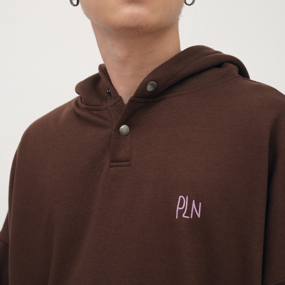 PLN00100-262 釦領半開襟帽TEE
