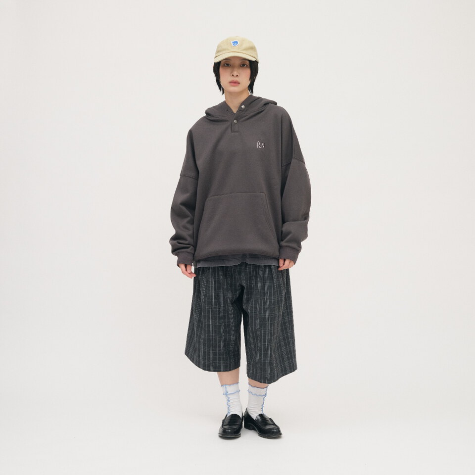 PLN00100-262 釦領半開襟帽TEE