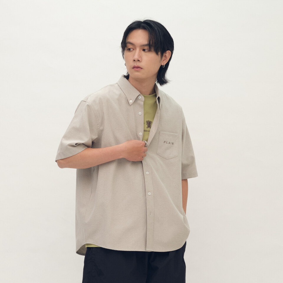 PLAIN刺繡素面口袋短袖襯衫