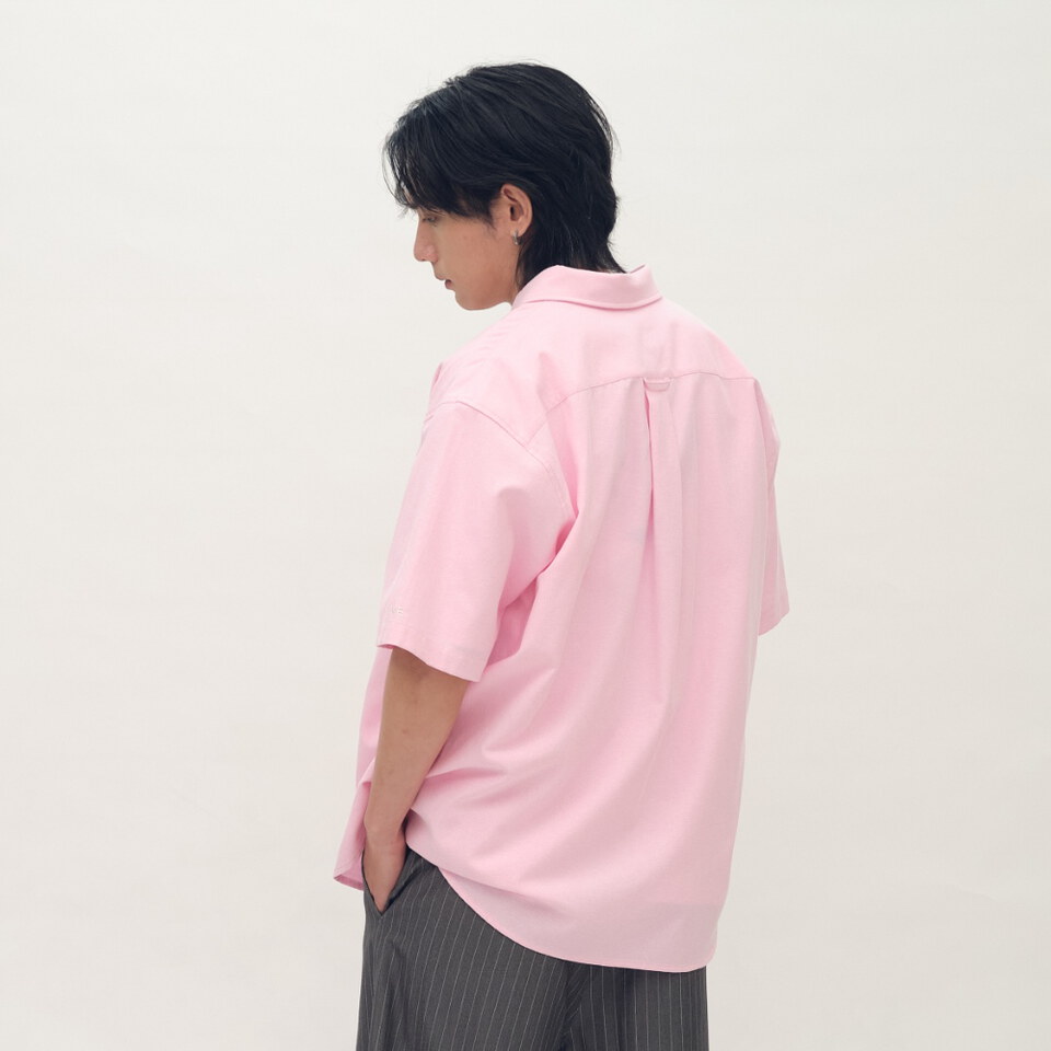 PLAIN刺繡素面口袋短袖襯衫