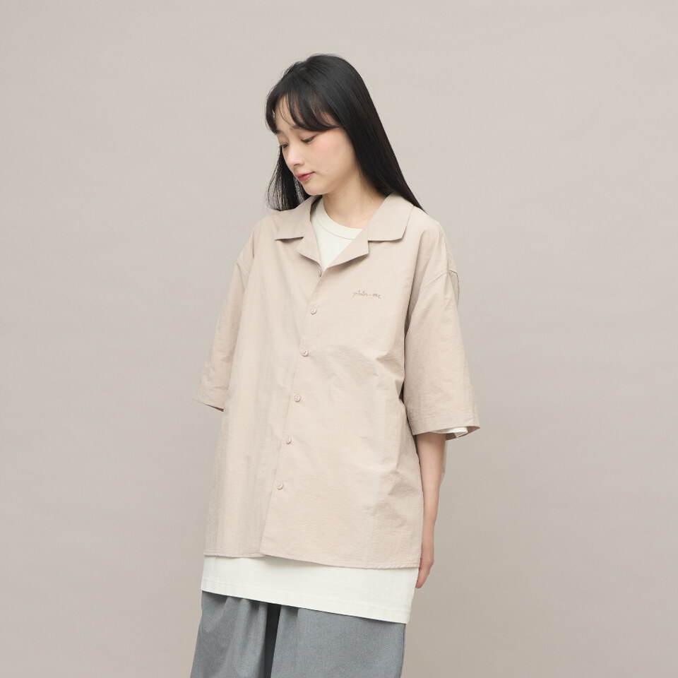 開領刺繡短袖襯衫