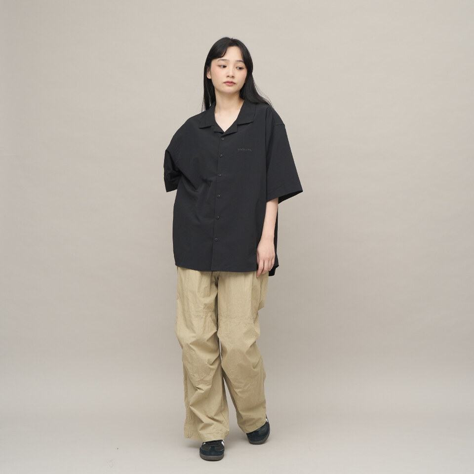 開領刺繡短袖襯衫