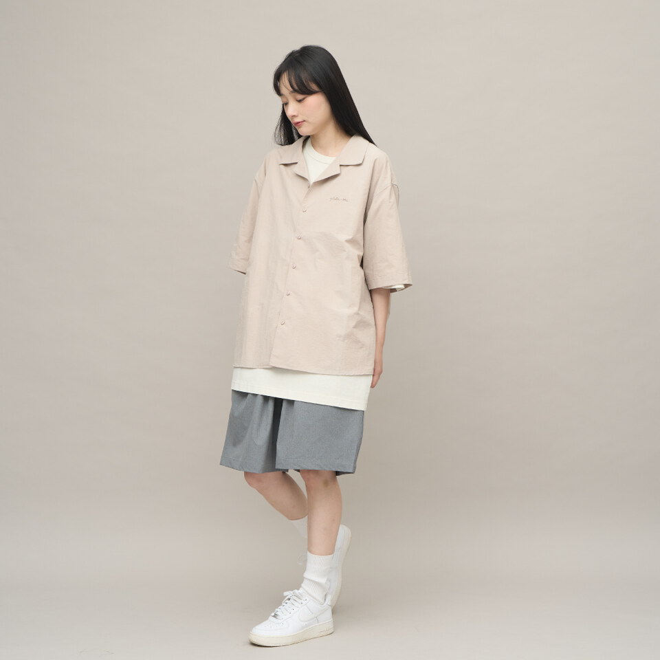 開領刺繡短袖襯衫