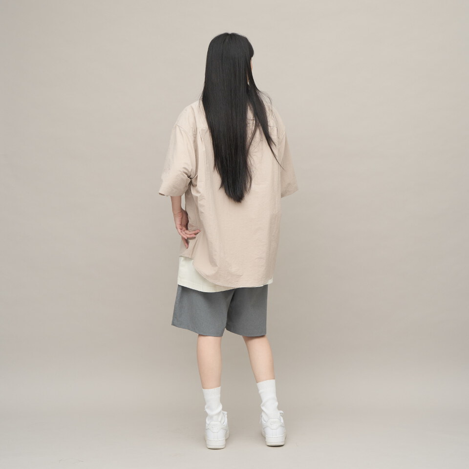 開領刺繡短袖襯衫