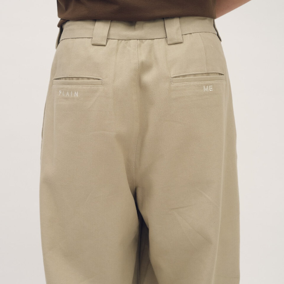 PLN3822-261 PLAIN刺繡經典直筒卡其褲