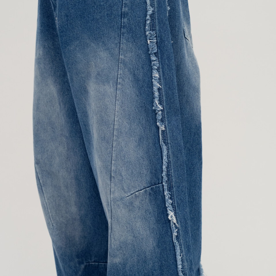 clip by clip 鬚邊剪裁刺繡牛仔褲