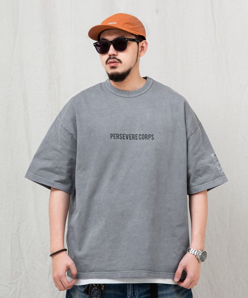 品牌標誌水洗Ｔ恤 PIGMENT-DYED CATCHWORD T-SHIRT
