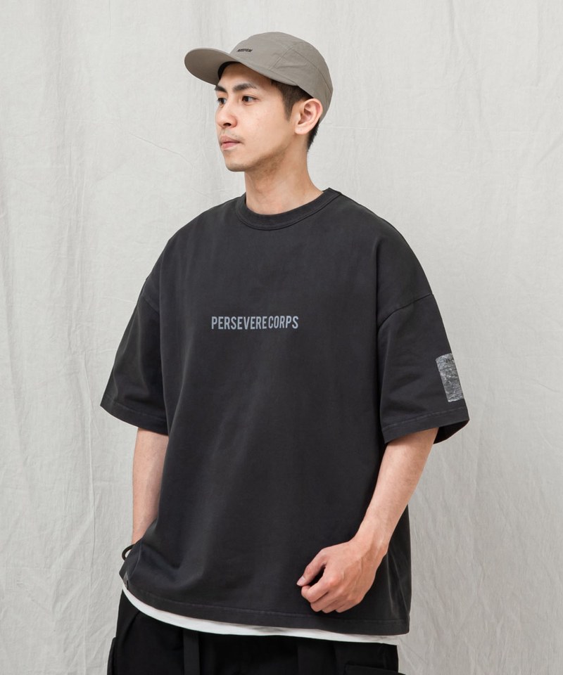 品牌標誌水洗Ｔ恤 PIGMENT-DYED CATCHWORD T-SHIRT