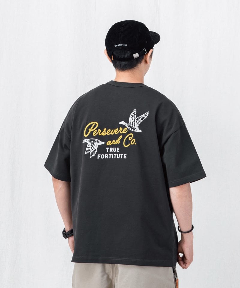 鎖鏈繡字型圖像T恤 CHAIN-STITCHED GRAPHIC T-SHIRT