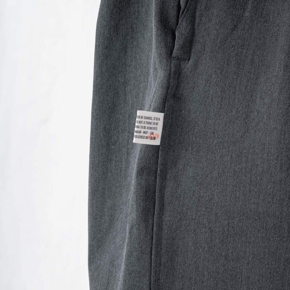 西裝面料打摺錐形褲