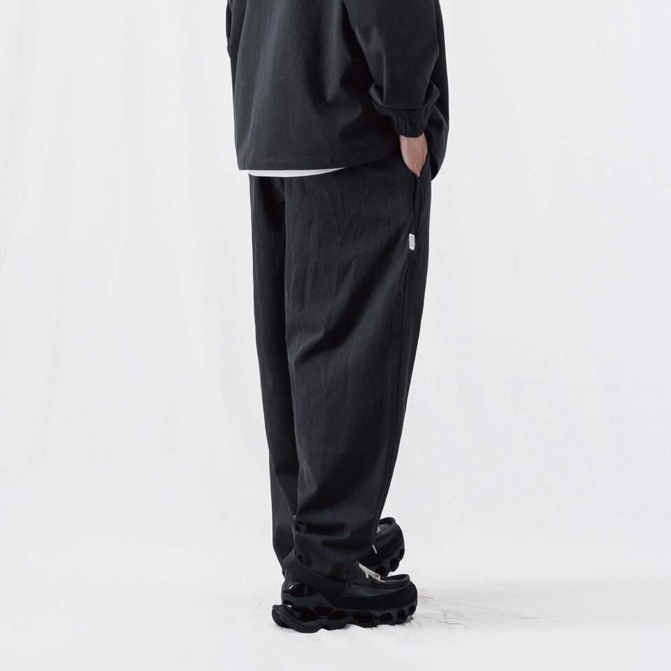 西裝面料打摺錐形褲