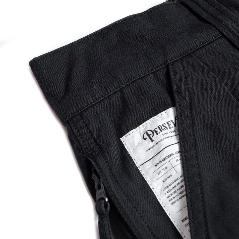 六分口袋短褲 KNEE-LENGTH CARGO SHORTS