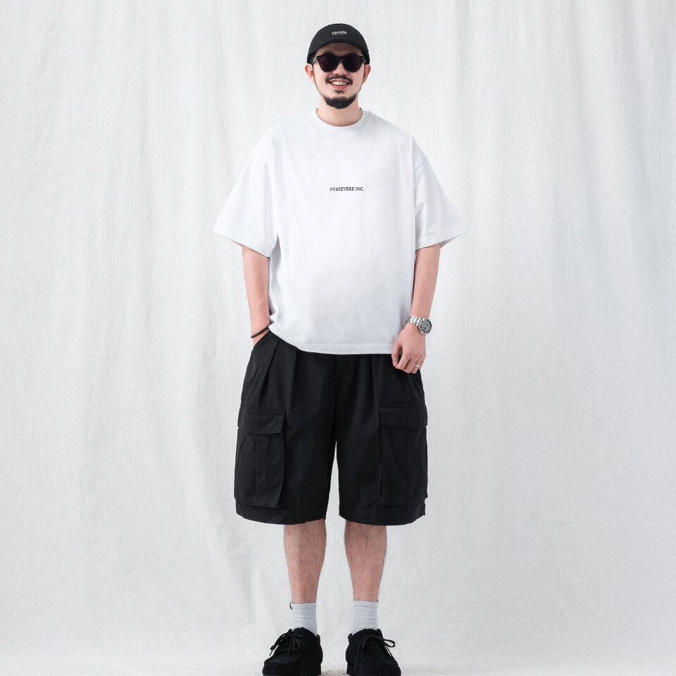 六分口袋短褲 KNEE-LENGTH CARGO SHORTS