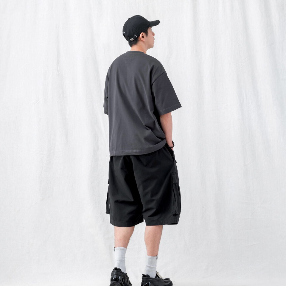 六分口袋短褲 KNEE-LENGTH CARGO SHORTS