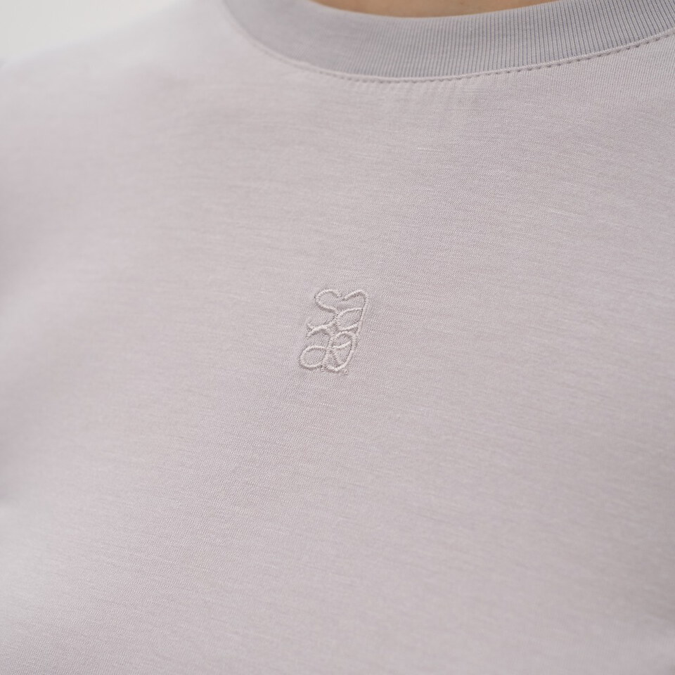 抓褶修身柔彈TEE