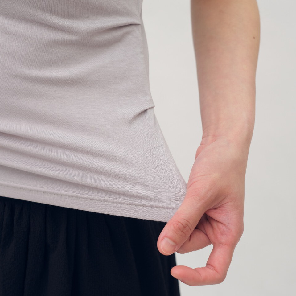 抓褶修身柔彈TEE