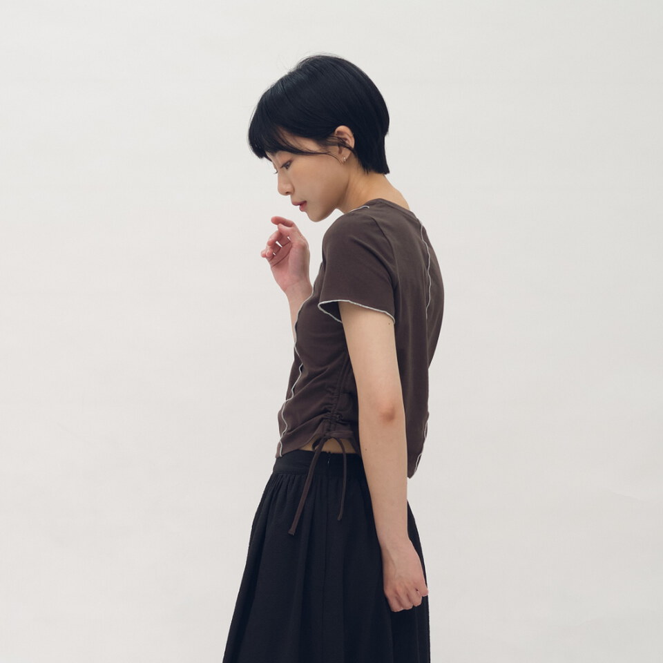 木耳邊抽繩上衣