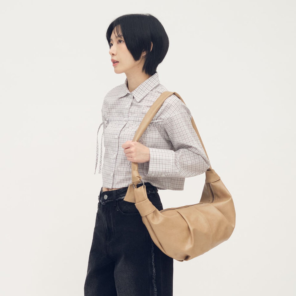 皮感斜跨羊角包