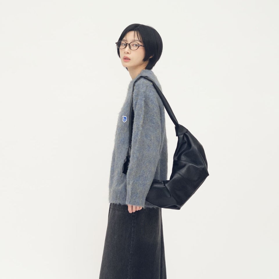 SAA3021-252 皮感斜跨羊角包