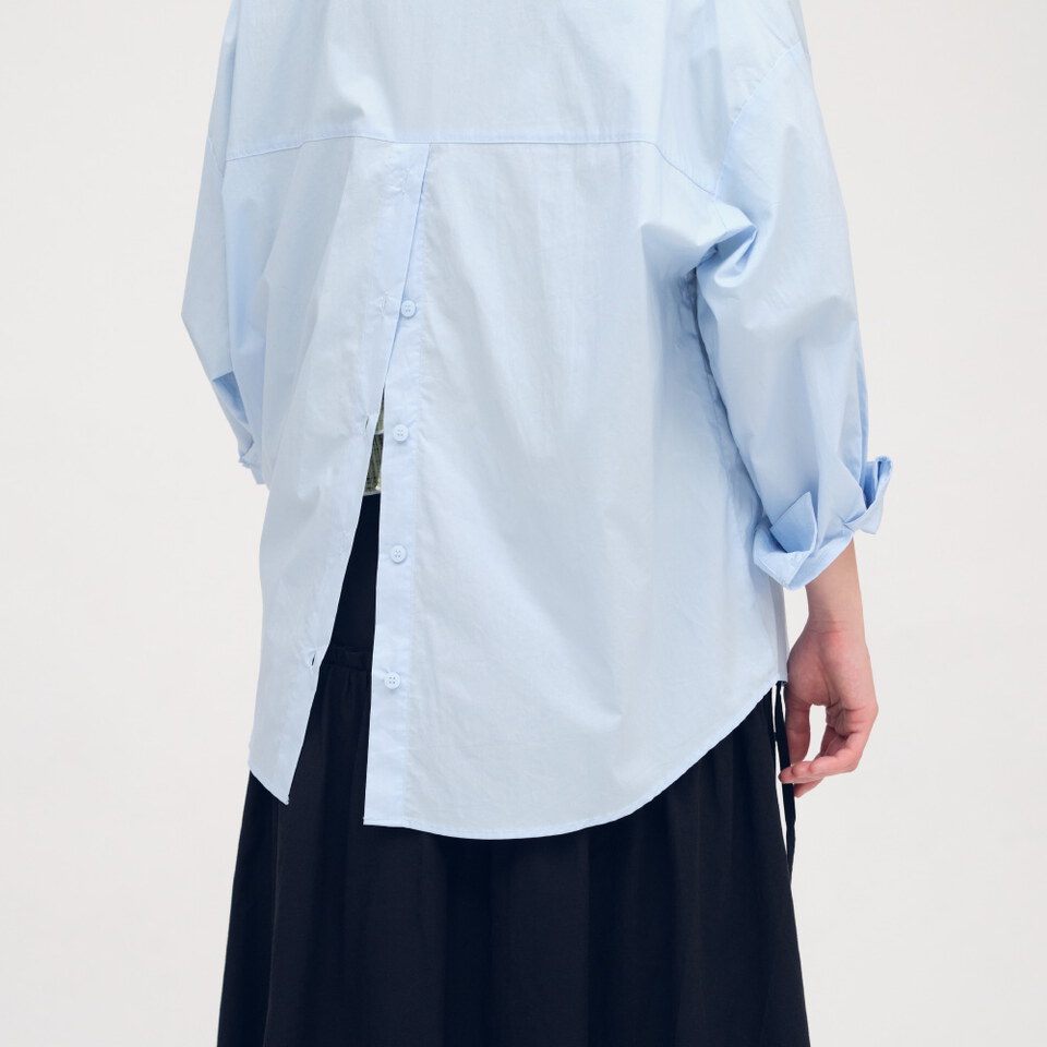 後開叉細節襯衫