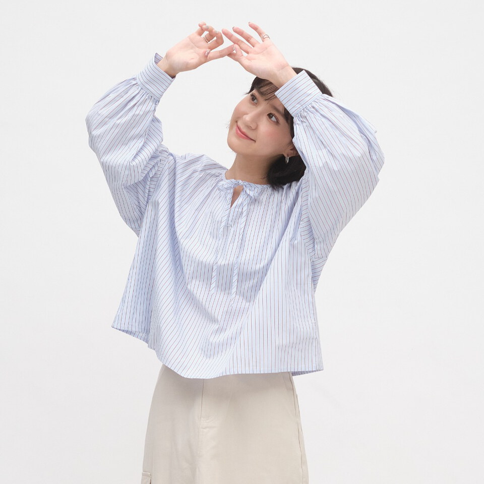 蓬袖細褶襯衫