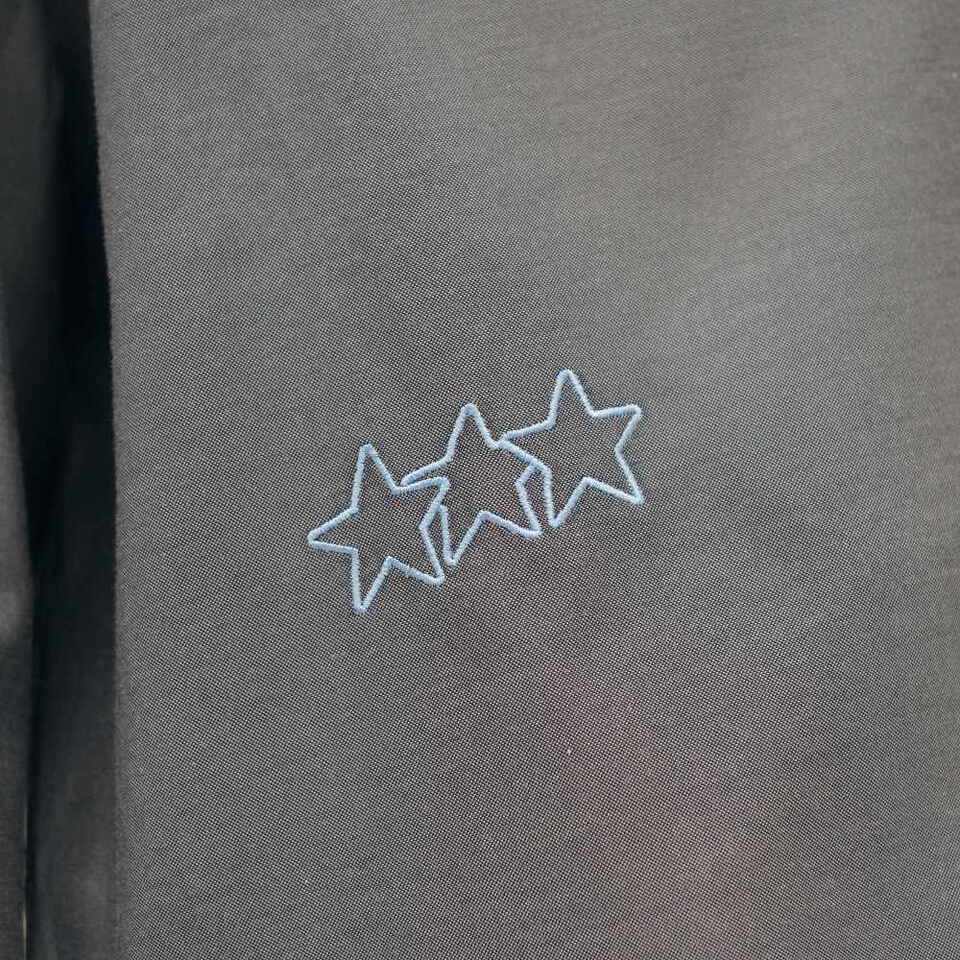 星星塗鴉短版刺繡襯衫