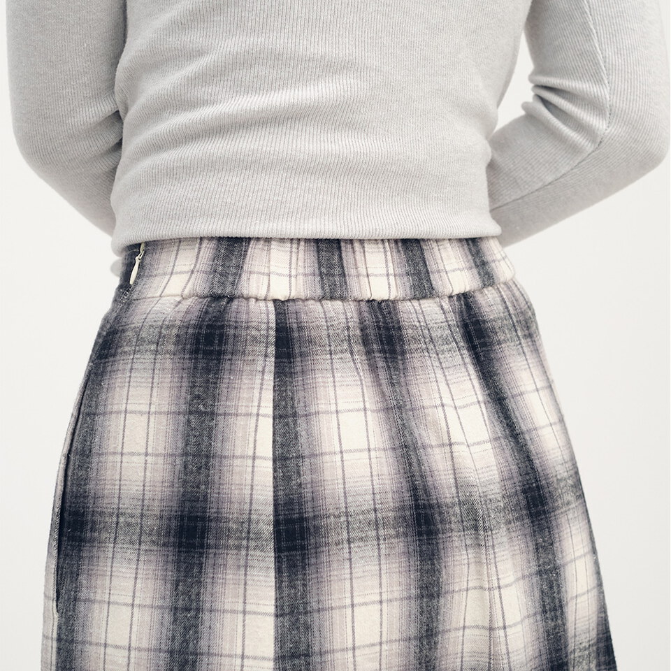流蘇下擺剪接格紋裙