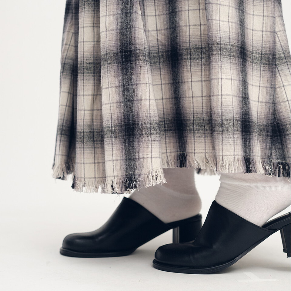 流蘇下擺剪接格紋裙