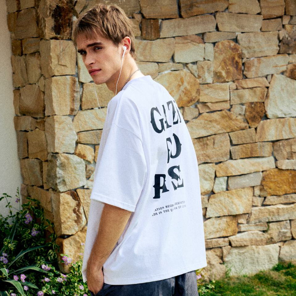 字母短袖上衣 Gaze Graphic SS