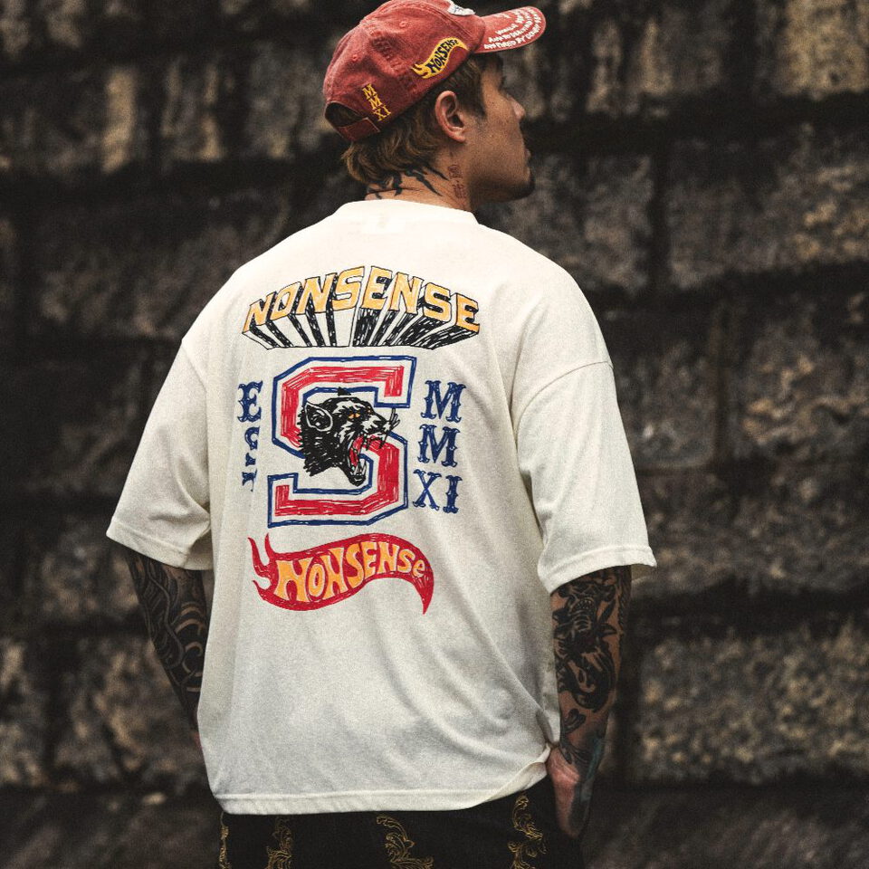 sense x Katol 聯名復古校徽短Tee Motor-Graphic Varsity Tee