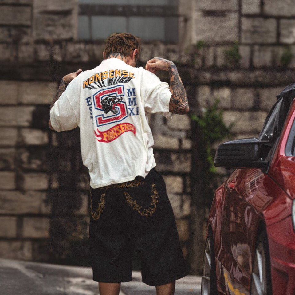 sense x Katol 聯名復古校徽短Tee Motor-Graphic Varsity Tee