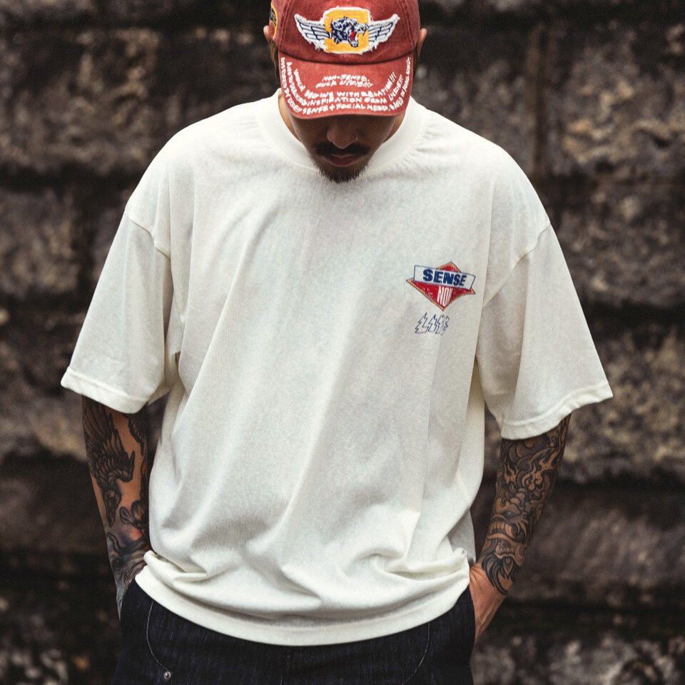 sense x Katol 聯名復古校徽短Tee Motor-Graphic Varsity Tee