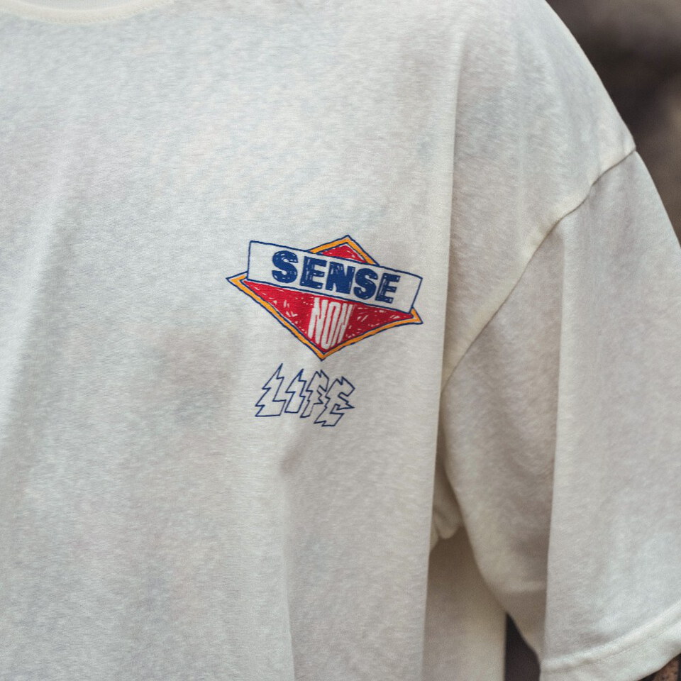 sense x Katol 聯名復古校徽短Tee Motor-Graphic Varsity Tee