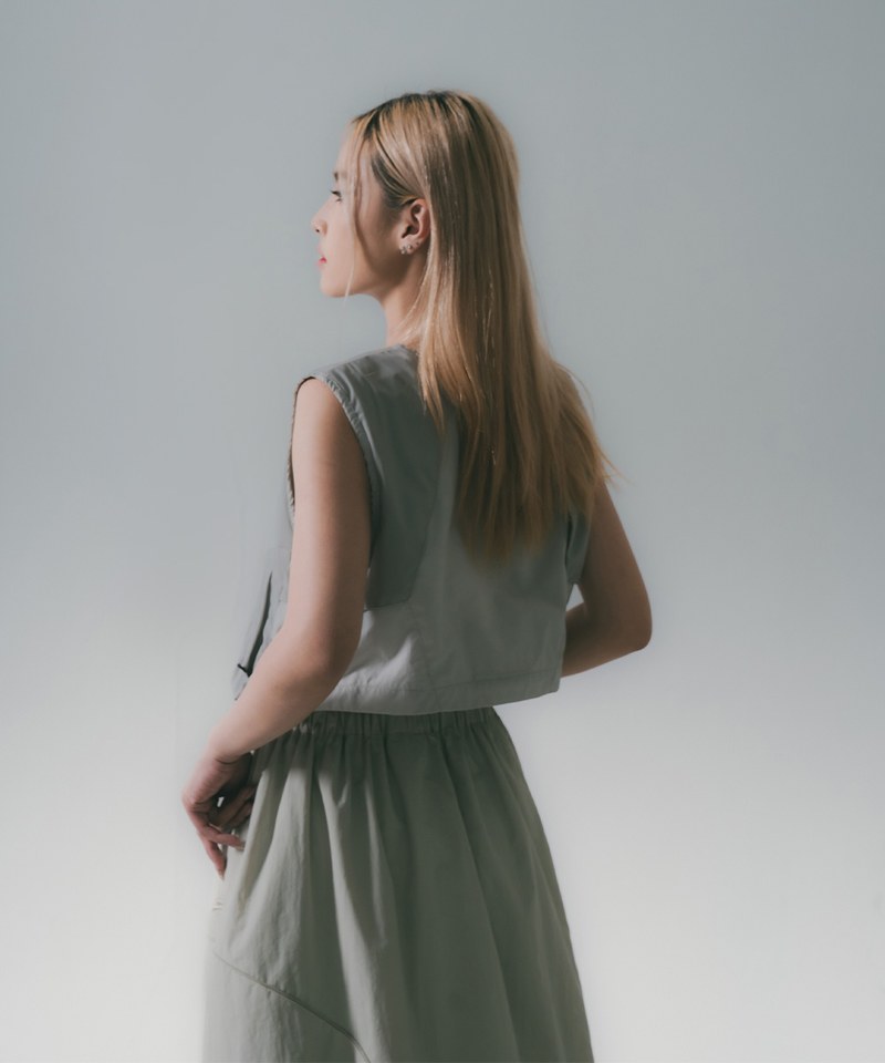 SNS0510W-251 防潑水短版背心 Paneled Dart Vest