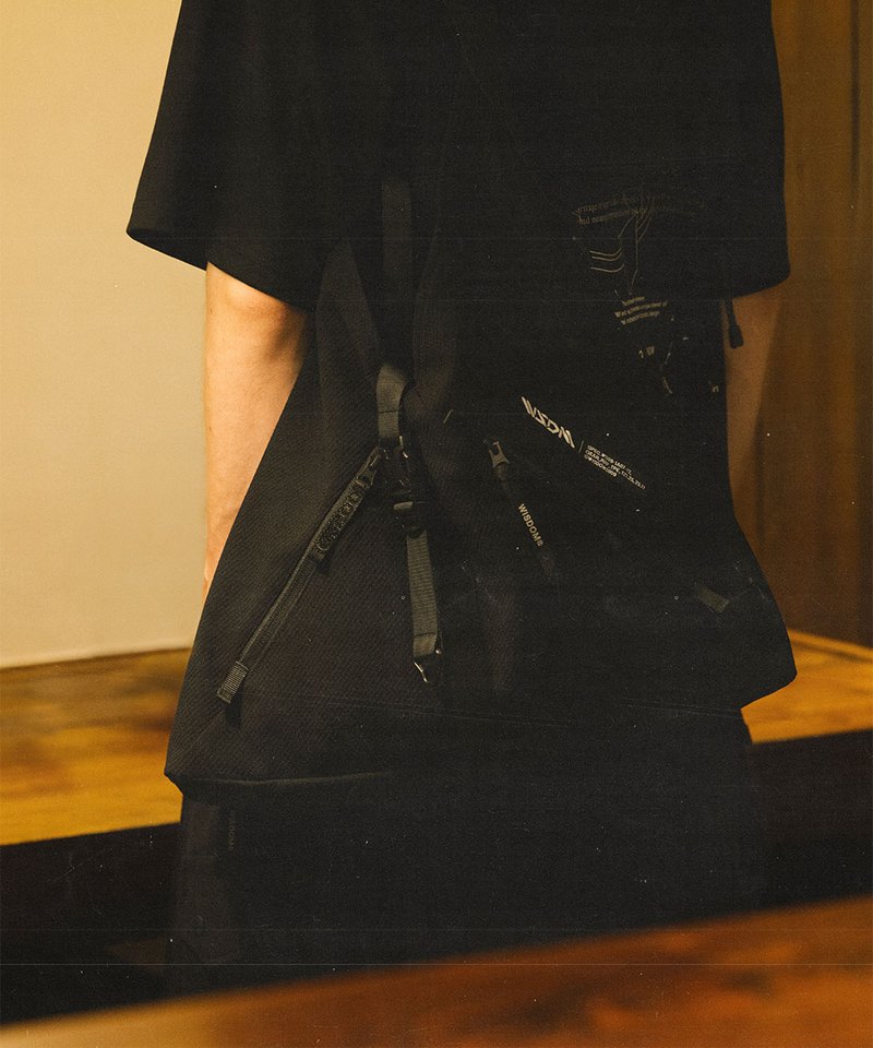 WISDOM x oqLiq 聯名側背包 AZUMA BAG