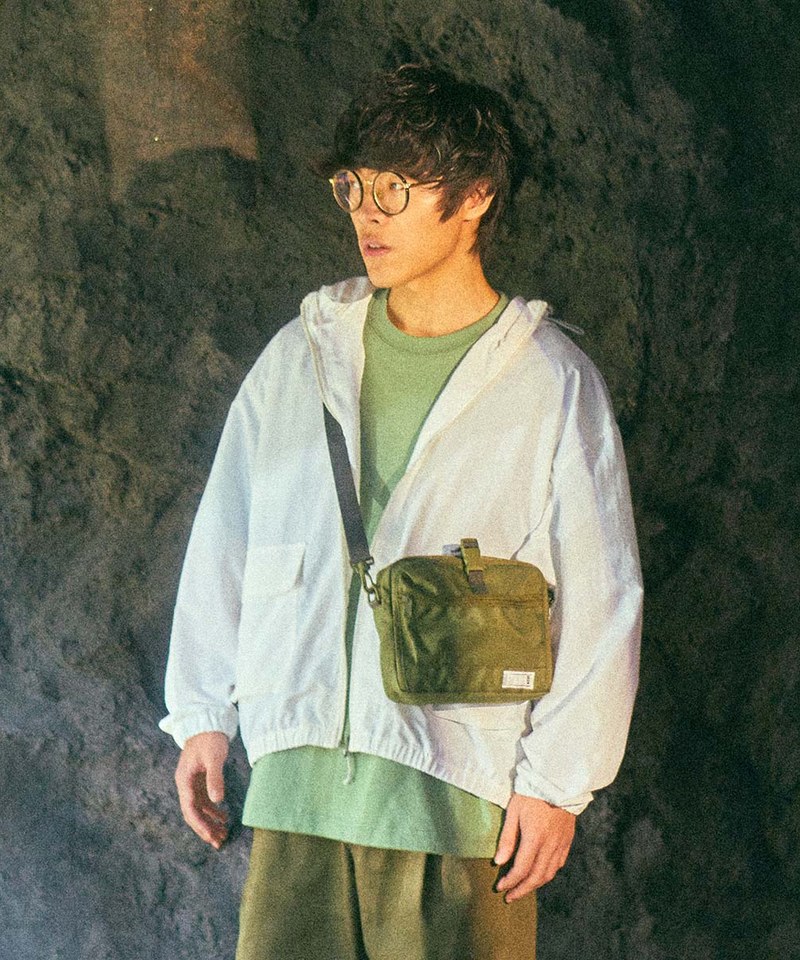 防潑水抗UV連帽外套