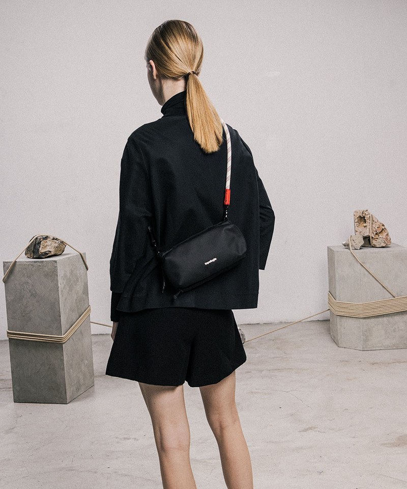 Topologie Wares 水瓶斜背包